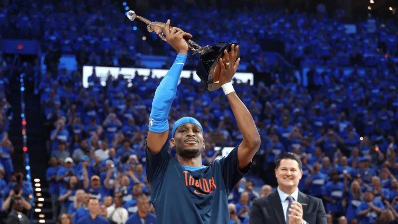 NBA总决赛山姆获得MVP称号，巨星荣耀！